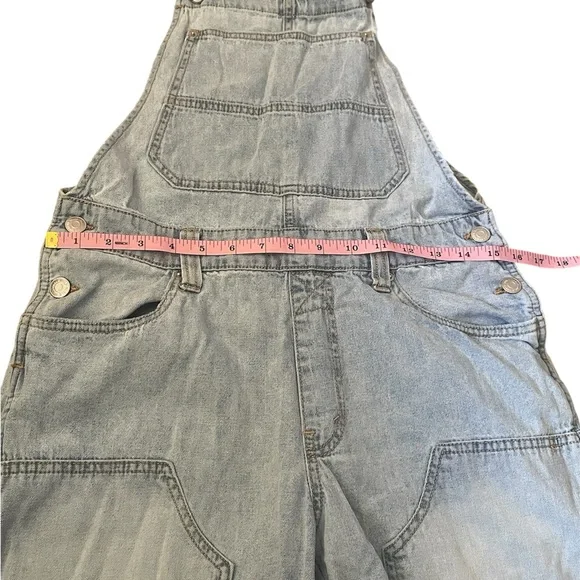Wild Fable Stylish Light Wash Denim Women's Cargo Overalls Size XS EUC - Picture 4 of 6